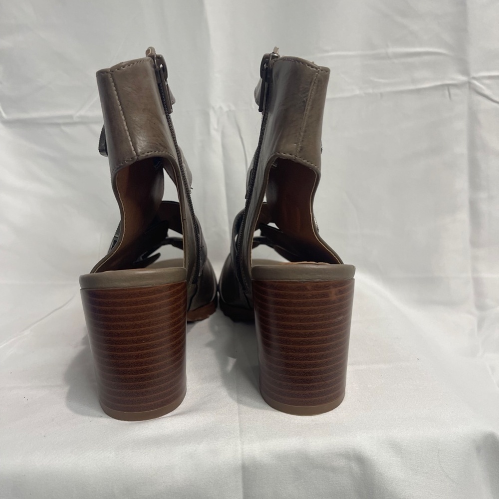 Vintage 93‎ Cami Heeled Western Boho Buckle Faux Gray Leather Sandal Size 6 NWOB - Picture 4 of 6